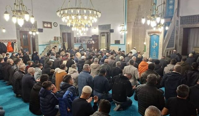 Bozüyük’te Kadir Gecesi Camilerde Yoğun Katılımla İhya Edildi