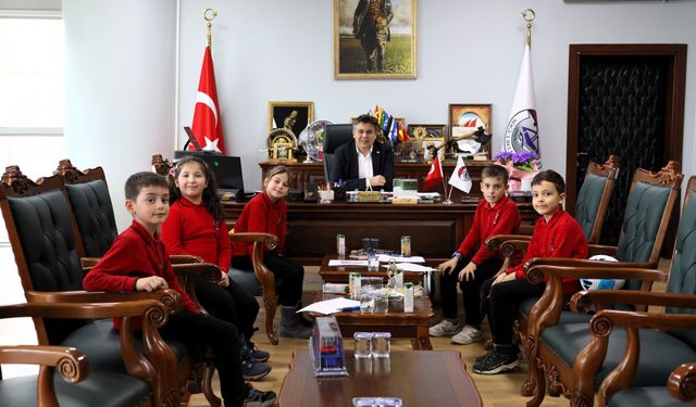 Söğüt Belediyesinde Minik Öğrencilerden Anlamlı Ziyaret