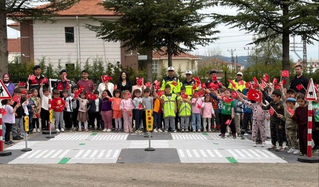 Pazaryeri’nde miniklere trafik eğitimi