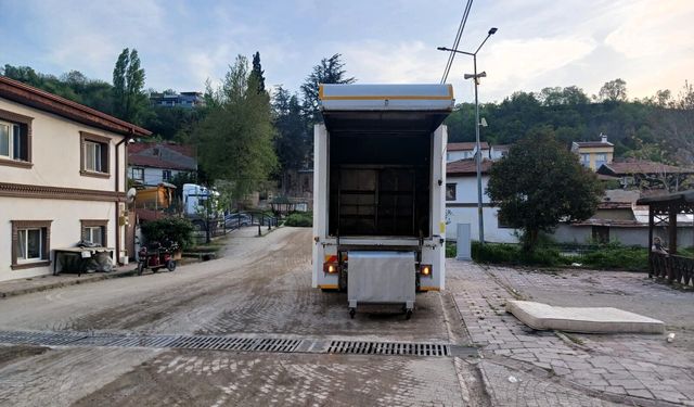 Söğüt’te Konteynerler Dezenfekte Edildi