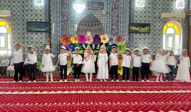 4-6 Yaş Kur’an Kursu Öğrencilerinden Mezuniyet Coşkusu