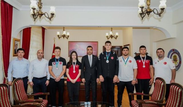 Derece Yapan Sporculardan Kaymakama Ziyaret