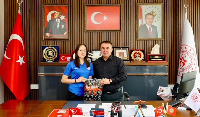 Bilecikli Halterci Beyzanur Türkiye Üçüncüsü