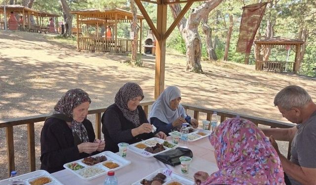 Huzurevi Sakinleri Küçükelmalı’da Doğayla Buluştu