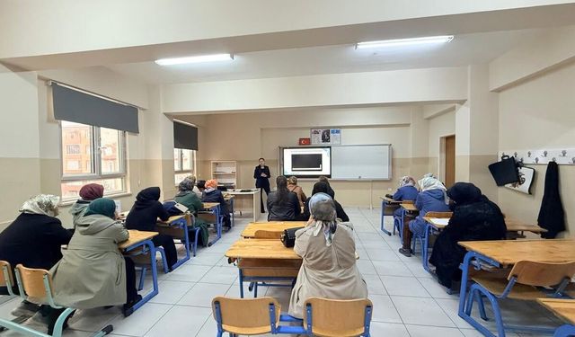 Bilecik'te Velilere “Okul ve Aile” Eğitimi Verildi