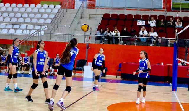 Bilecik’te yıldız kızların voleybol heyecanı başladı