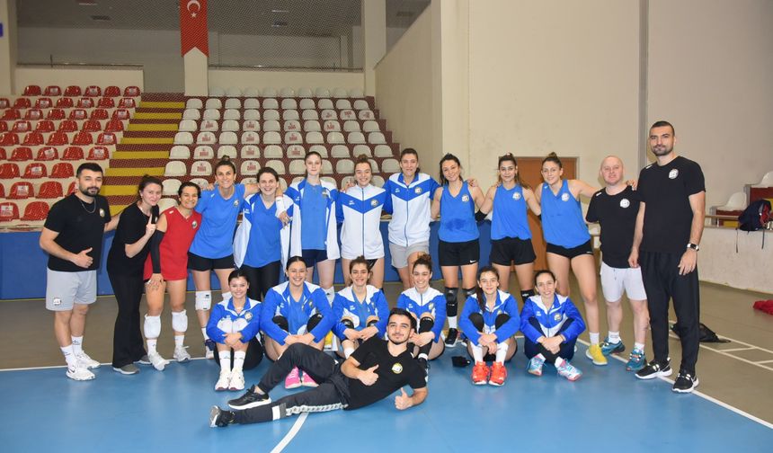 “BİZİM KIZLAR”  YARI  FİNALLER İÇİN HAZIRLANIYOR