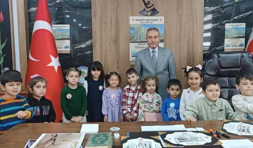 Kumbaralarında biriktirdikleri paraları Kur’an kursu inşaatına bağışladılar