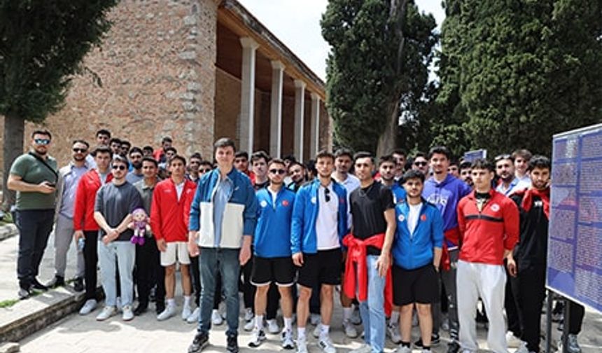 GENÇ VOLEYBOLCULAR MANİSA’DA BULUŞTU