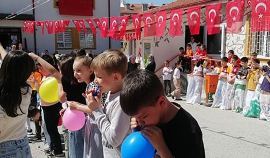 BOZÜYÜK'TE 23 NİSAN COŞKUSU