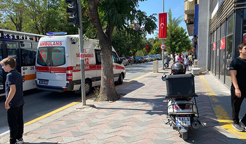 Çarptığı yayanın tedavi gördüğü ambulansın başından ayrılmadı