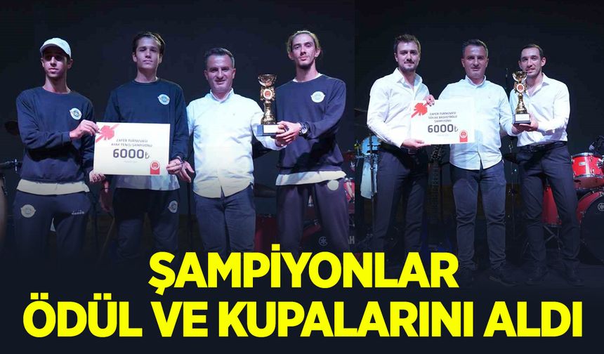 Şampiyonlar ödül ve kupalarını aldı