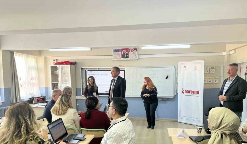 Eskişehir’de Harezmi Eğitim Programı öğretmen eğitimleri başladı