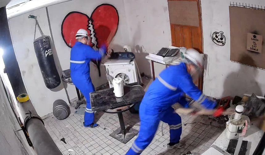 "Stres evi"ne girenler eşyaları kırıp rahatlıyor