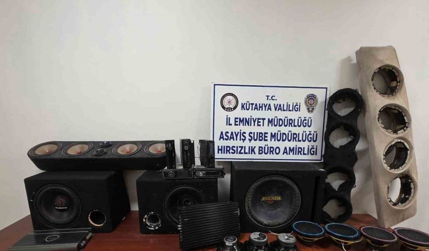 Kütahya’da araçlardan ses sistemi hırsızlığı yapan 2 şüpheli yakalandı