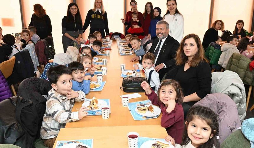Rektör Adıgüzel, Kreş ve Gündüz Bakımevi'nin 'Bir Yaş Daha Büyüyorum' etkinliğine katıldı