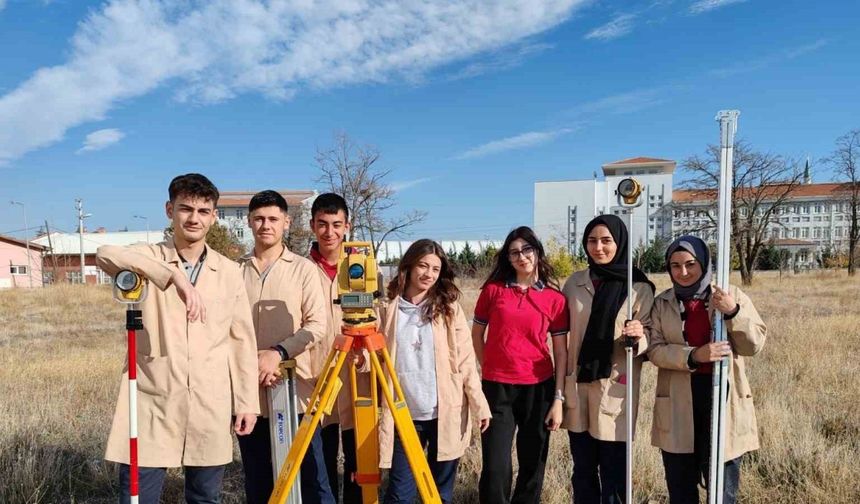 Staj programı ile geleceğin tapu memurları yetiştiriliyor