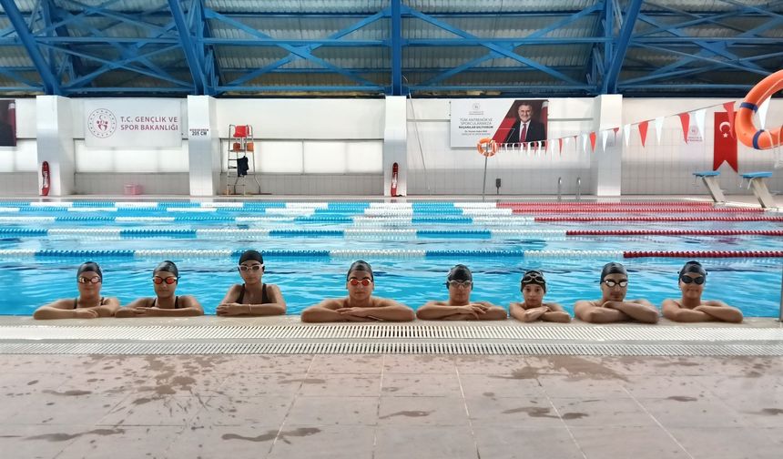 BİLECİK’TE YÜZMEYE İLGİ ARTIYOR