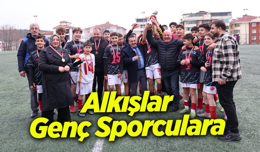 Alkışlar Genç Sporculara