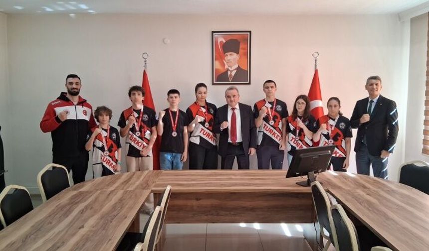Muaythai Şampiyonlarından Kaymakam Öztürk’e Ziyaret