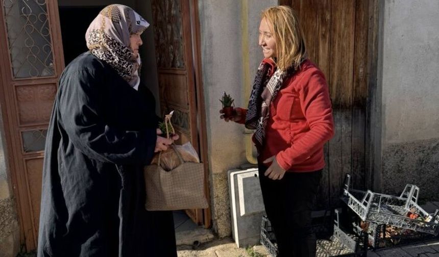 Başkan Tekin: "Dünyamızı aydınlatan tüm kadınlarımızın yanındayız"