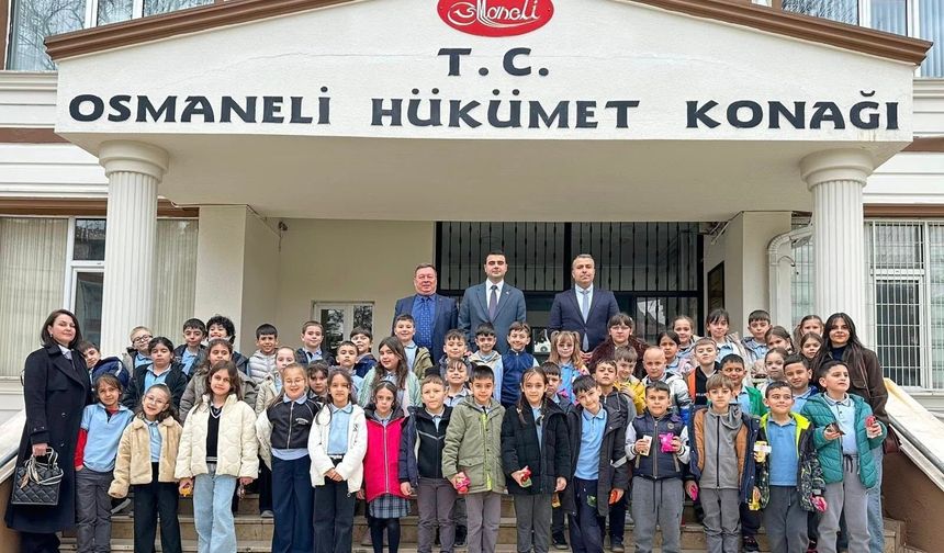 Osmaneli’nde Minik Öğrencilerden Kaymakamlığa Ziyaret