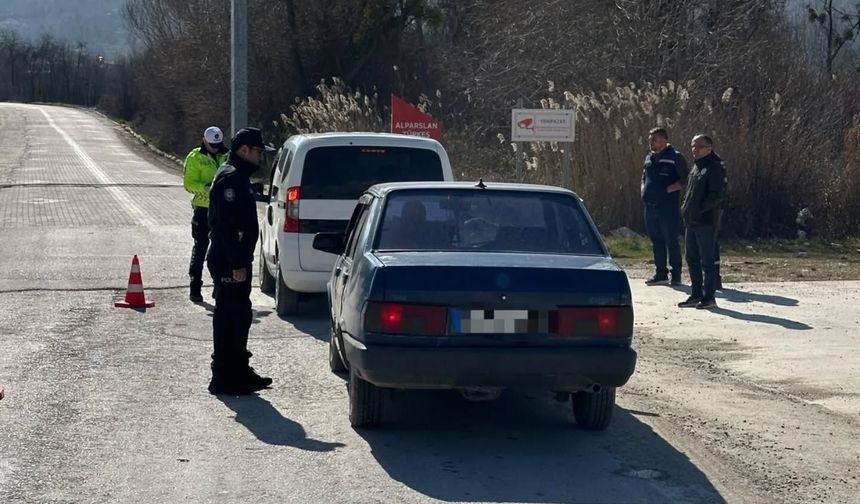 Yenipazar’da kontrolsüz hayvan sevklerine yol denetimi