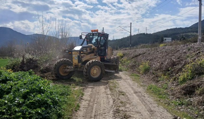 Bayırköy’de Arazi Yollarında Greyderli Bakım Çalışması