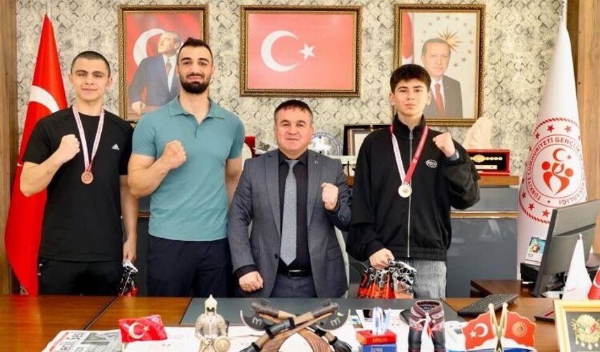 Bilecikli Şampiyonlardan İl Müdürü Demir’e Ziyaret