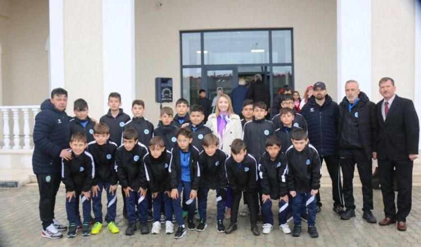 Çocukların Sahnesi Alkış Topladı