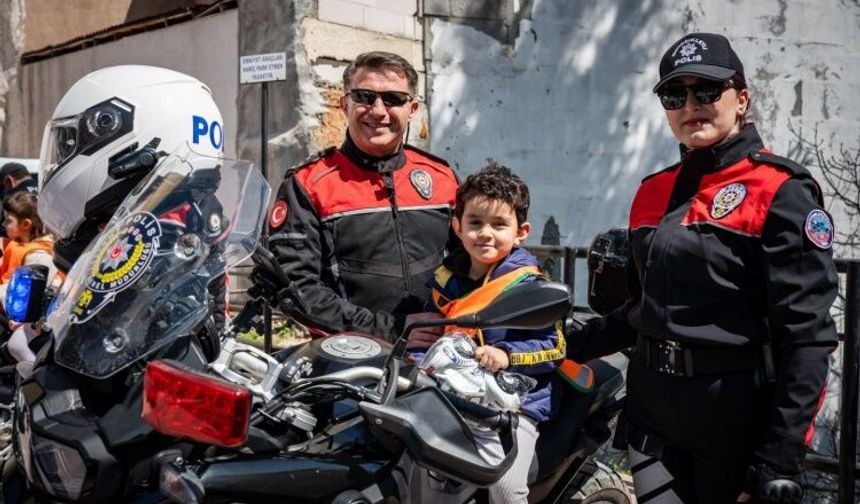 Miniklerden Emniyete Polis Haftası Ziyareti