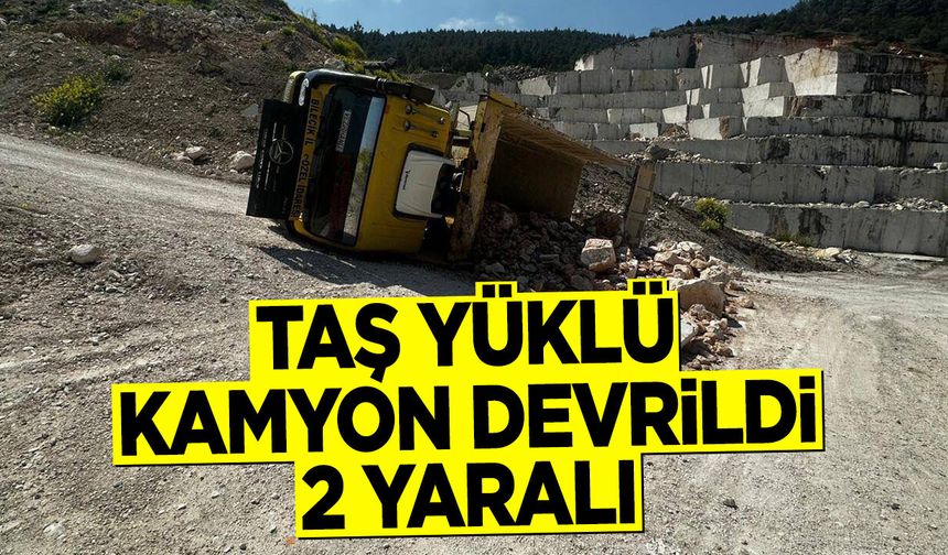 Taş yüklü kamyon devrildi: 2 yaralı