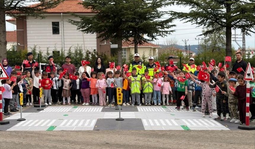 Pazaryeri’nde miniklere trafik eğitimi