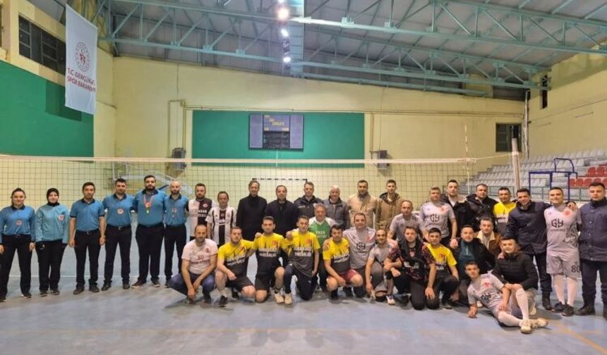 Yenipazar’da voleybol turnuvası nefes kesti