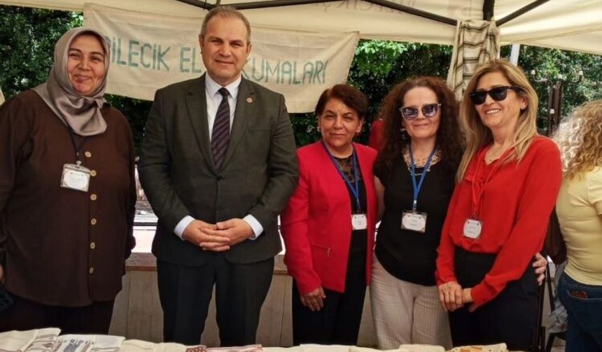 Başkan Dilsiz Yıl Sonu Sergisinde