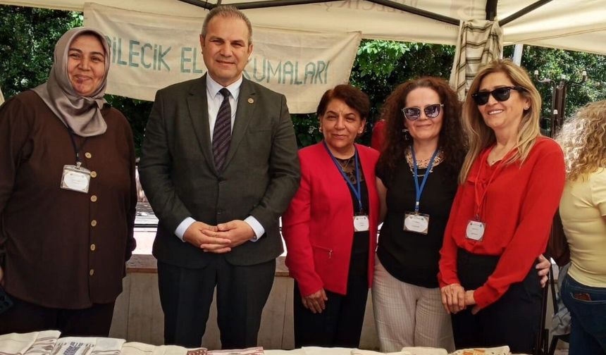 Başkan Dilsiz Yıl Sonu Sergisinde