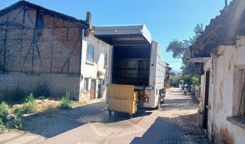 Osmaneli’de Çöp Konteynerlerinde Kapsamlı Temizlik ve Dezenfeksiyon