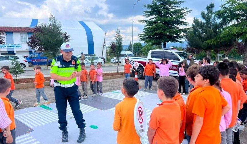 Pazaryeri’nde Öğrencilere Trafik Eğitimi