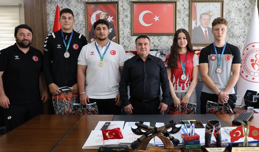 Türkiye Dereceli Sporculardan İl Müdürü Demir’e Ziyaret