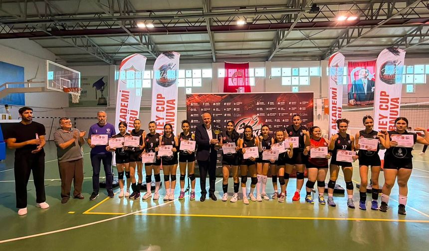 Başkan Torun, Lefke Volley Cup Heyecanına Ortak Oldu