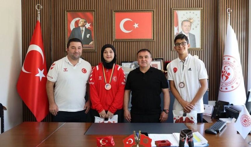 Başarılı sporculara İl Müdürü Demir’den tebrik