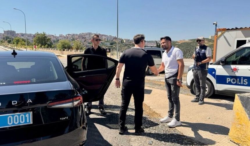 Emniyet Müdürü Çağlar, Akasyaaltı Uygulama Noktasındaki Denetimleri İnceledi