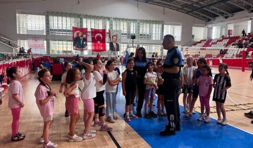 Sporla Büyüyen Çocuklara Polislerden Güven Eğitimi