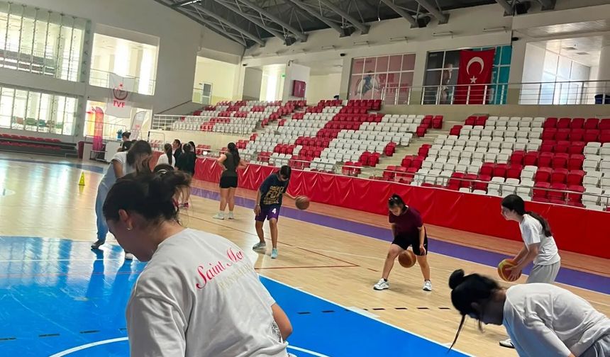 Bozüyük'te Çocuklar Basketbol ile Gelişiyor