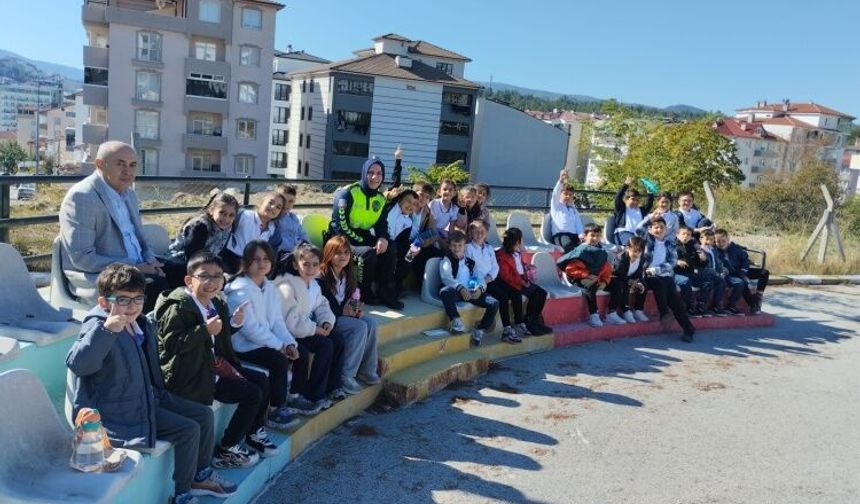 Bilecik’te Minik Öğrencilere Trafik Eğitimi