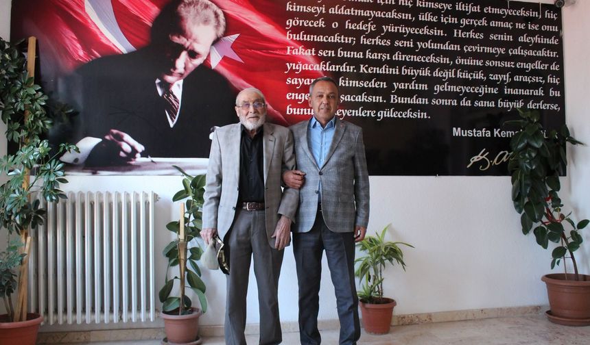 Dört Dönem Muhtarlık Yapan Özer’den Başkan Özden’e Ziyaret