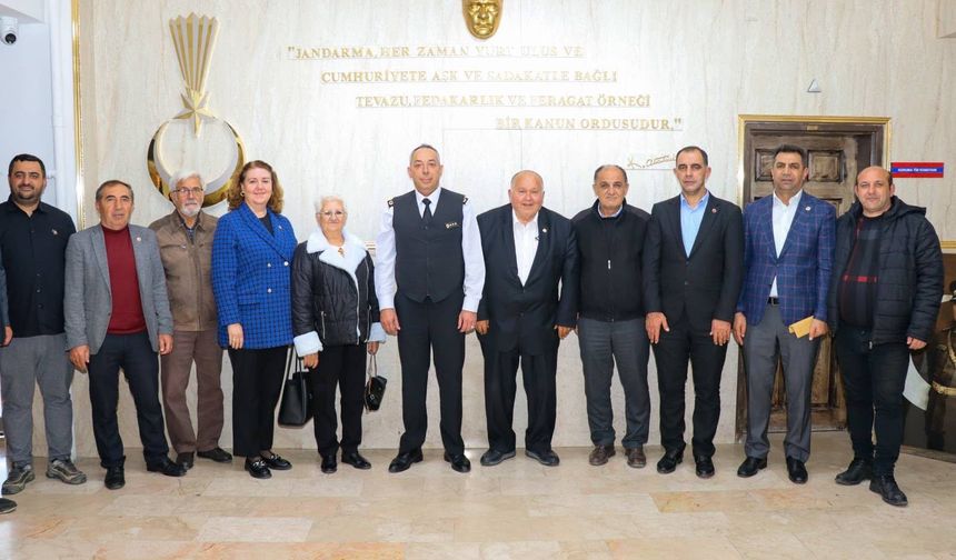 Jandarmadan muhtarlara özel kutlama