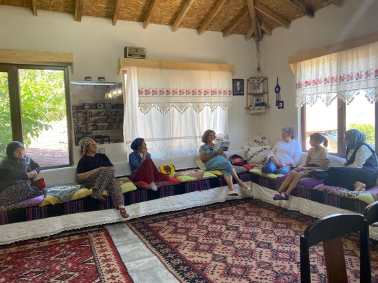 Kitaplarla Kurulan Köy Buluşması Gölpazarı Kaymakamı Kadınlarla Aynı Sayfada Buluştu 283