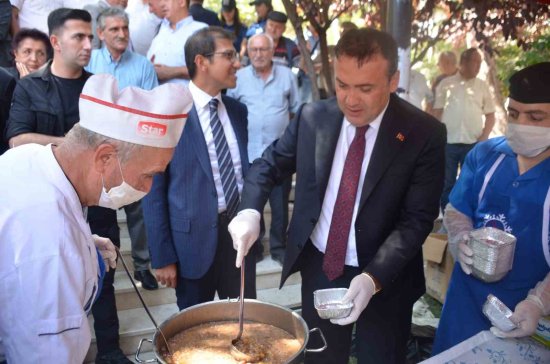 Muhtarlar 30 Ağustos’ta Bin 500 Kişiye Aşure Dağıttı 306