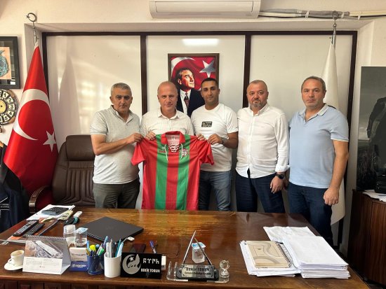 80 Yil Formasi Baskan Torun A Hediye Edildi 2328 (1)